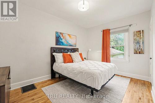 Spacious bright master bedroom - 51 Merritt Avenue, Ottawa, ON 