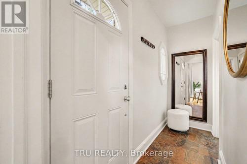 Welcoming entrance - 51 Merritt Avenue, Ottawa, ON 