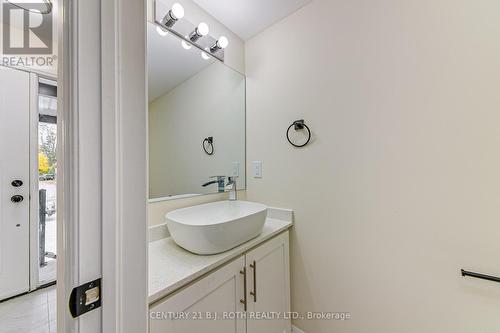 6 - 98 PEEL STREET , Barrie, Ontario L4M 3K7 4