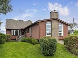 6980 Cook Avenue  Halifax, NS B3L 2K1