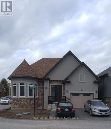 10 LOCKSIDE DRIVE , Peterborough (Otonabee Ward 1), Ontario K9J 8T1 2