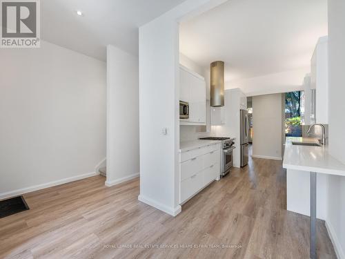 60 BOSWELL AVENUE , Toronto, Ontario M5R 1M4 4