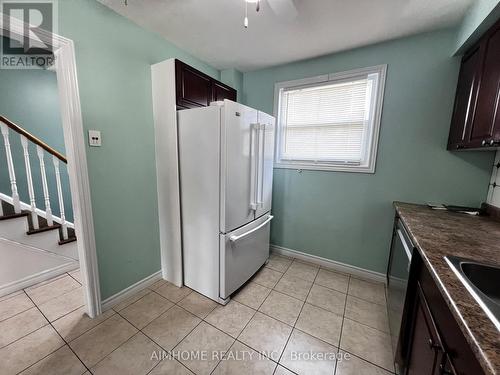676 BALSAM CRESCENT , Oshawa, Ontario L1J 6A2 4