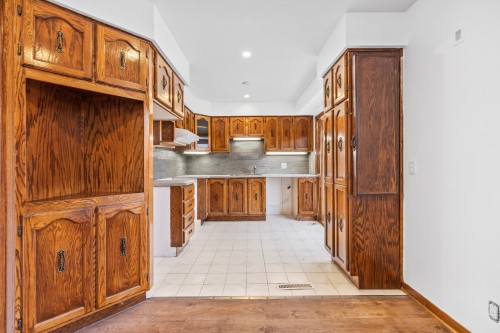 520 Rue Lartigue , Laval (Laval-des-Rapides), QC H7N 3T7 5