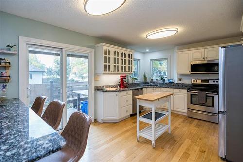 164 Hillmartin Dr, Winnipeg, MB 