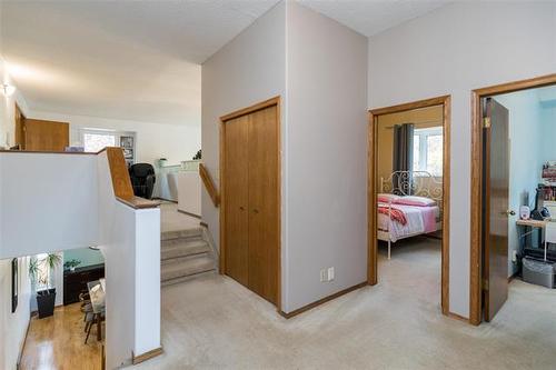 164 Hillmartin Dr, Winnipeg, MB 