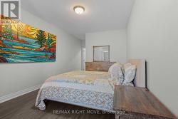 Complete with walk-in closet and ensuite bathroom - 