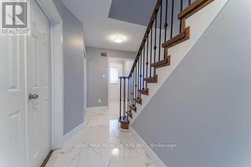 25 TULIP DRIVE , Brampton, Ontario L6Y 3T5 5