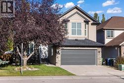 1621 Strathcona Drive SW  Calgary, AB T3H 5B1