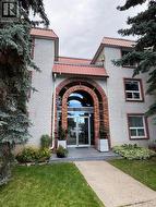 202, 520 Cedar Crescent SW  Calgary, AB T3C 2Y8