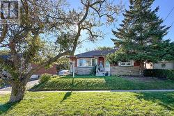 64 HARRIS AVENUE  Oshawa (Mclaughlin), ON L1J 5K7