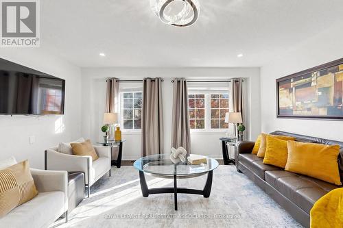 22 Benjamin Way, Whitby, ON 