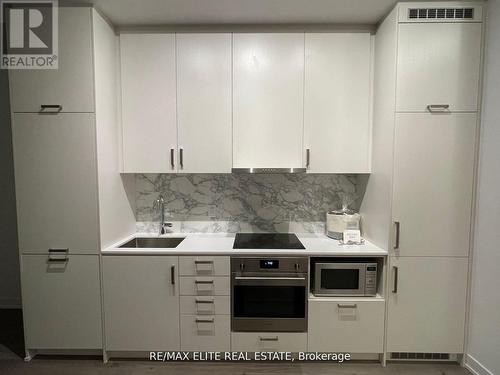 510 - 60 HONEYCRISP CRESCENT , Vaughan, Ontario L4K 0N5 2