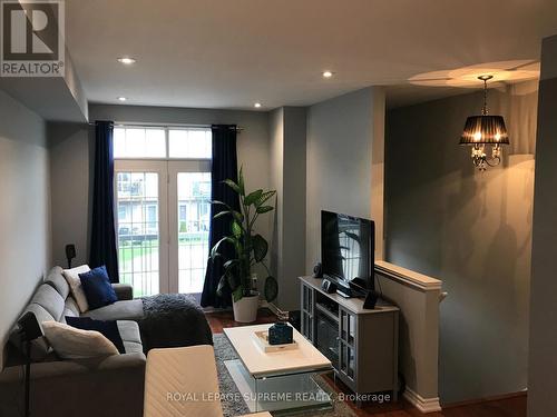 30 PONT LANE , Toronto, Ontario M9N 0A7 3