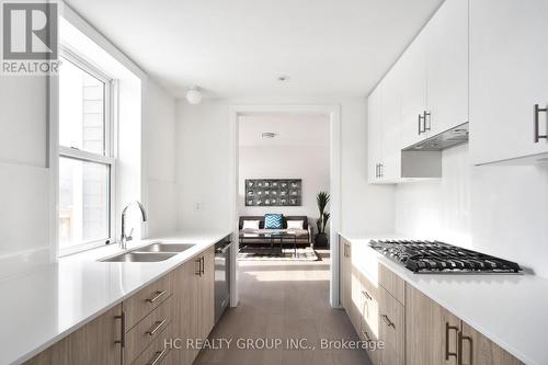 2 YANS WAY , Markham, Ontario L3R 0J8 3
