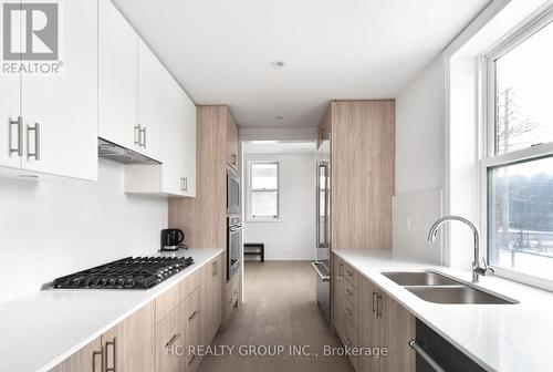 2 YANS WAY , Markham, Ontario L3R 0J8 4