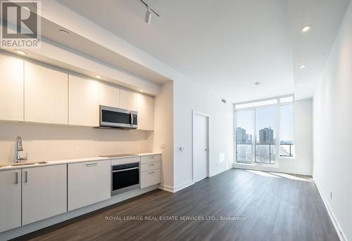 3511 - 1928 LAKE SHORE BOULEVARD W , Toronto, Ontario M6S 1A1 4