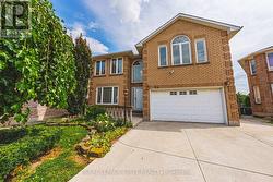 90 FAIRINGTON CRESCENT  Hamilton, ON L8E 3N4