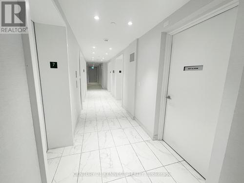 720 - 238 SIMCOE STREET , Toronto, Ontario M5T 1T4 3