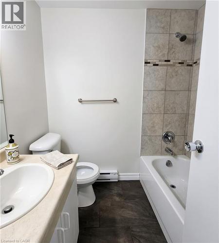 33 CAMBRIDGE Street Unit# D , Cambridge, Ontario N1R 3R8 4