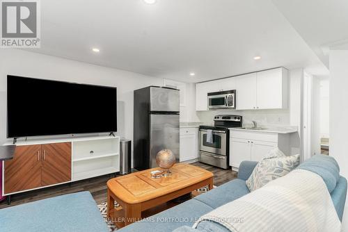 LOWER - 329 RUNNYMEDE ROAD , Toronto, Ontario M6S 2Y5 4
