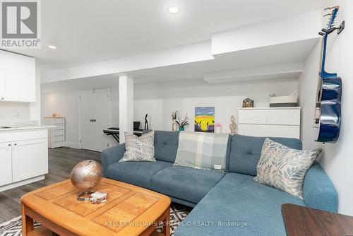 LOWER - 329 RUNNYMEDE ROAD , Toronto, Ontario M6S 2Y5 5