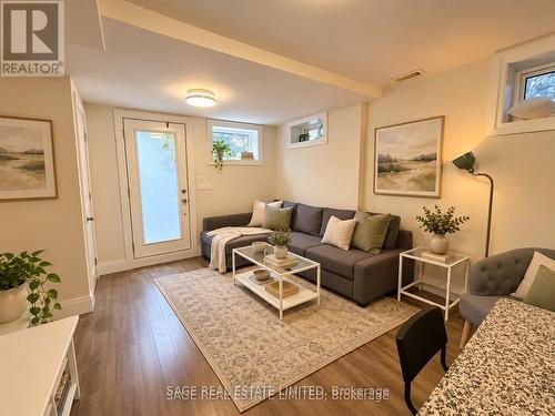 LOWER - 228 MONTROSE AVENUE , Toronto, Ontario M6G 3G7 2