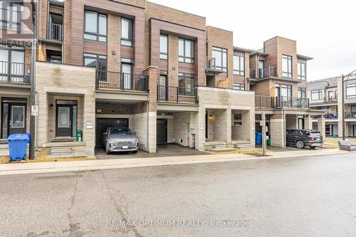 15 GUNTON STREET , Aurora, Ontario L4G 4A9 2