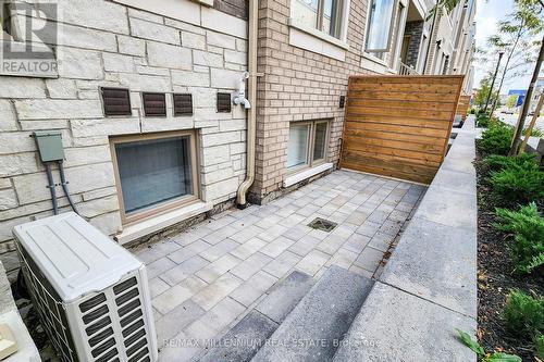TH 350 - 100 HONEYCRISP CRESCENT , Vaughan, Ontario L4K 0N7 3