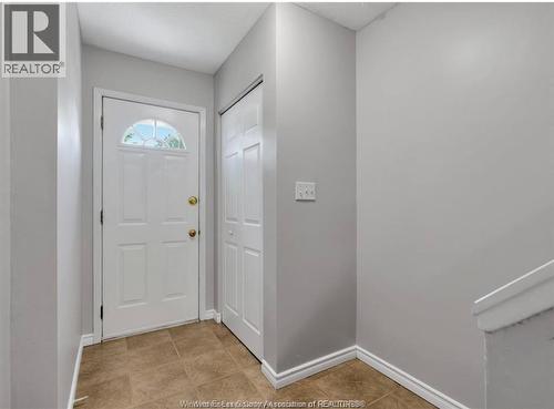 6732 Roseville Garden DRIVE , Windsor, Ontario N8T 1J2 2