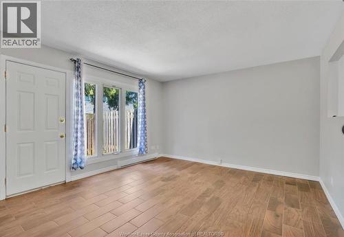 6732 Roseville Garden DRIVE , Windsor, Ontario N8T 1J2 3