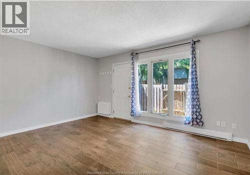 6732 Roseville Garden DRIVE , Windsor, Ontario N8T 1J2 4