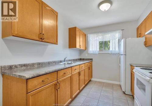 6732 Roseville Garden DRIVE , Windsor, Ontario N8T 1J2 5