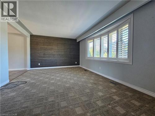 8 COVENTRY Drive , Kitchener, Ontario N2A 1N3 3