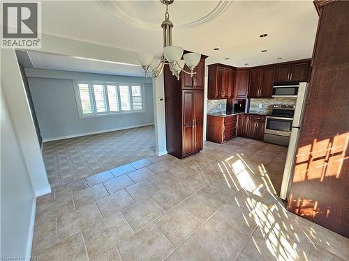 8 COVENTRY Drive , Kitchener, Ontario N2A 1N3 5