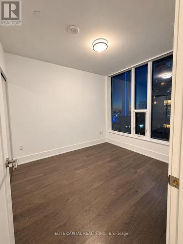 3813 - 10 YORK STREET , Toronto, Ontario M5J 2Z2 5
