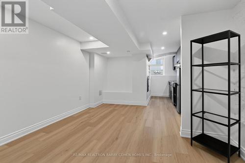 LOWER - 371 HOWLAND AVENUE , Toronto, Ontario M5R 3C1 5