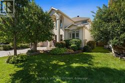 18 PONDHOLLOW WAY  Ottawa, ON K2J 4Y5