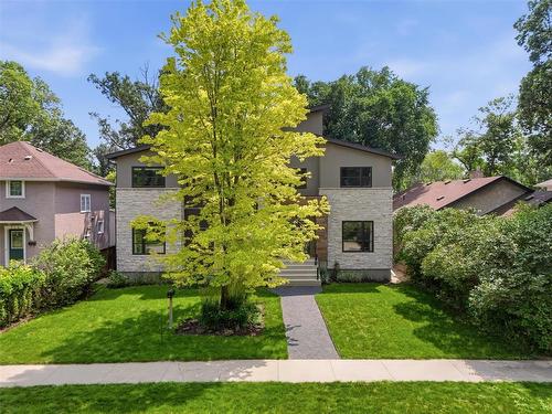 916 Somerset Avenue, Winnipeg, MB 