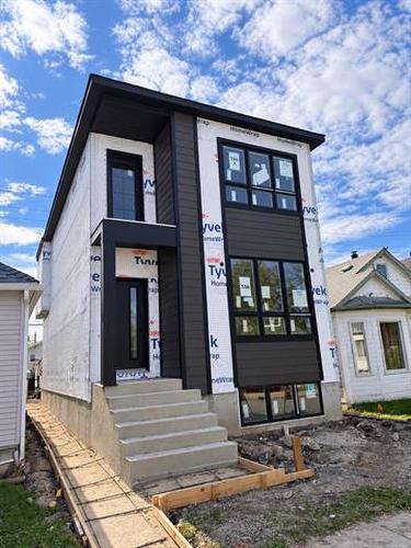 356 Harbison AVE  Winnipeg, MB R2L 0A7