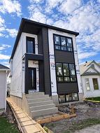 356 Harbison AVE  Winnipeg, MB R2L 0A7