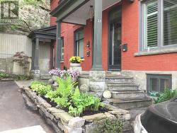 27 PERKINS STREET  Ottawa, ON K1R 7G4