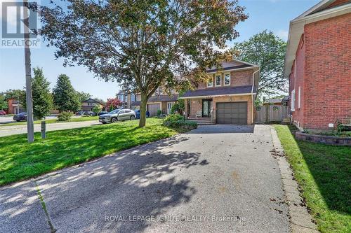 39 LONGFELLOW COURT , Whitby, Ontario L1N 6V7 2