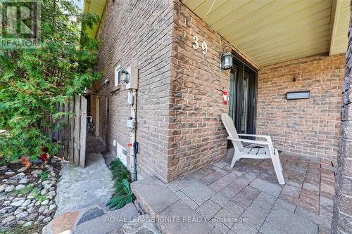 39 LONGFELLOW COURT , Whitby, Ontario L1N 6V7 4
