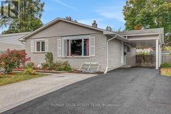 11 COURTNEY ROAD  Ottawa, ON K2L 1L9