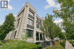 665 CRICKLEWOOD Drive Unit# 703  Mississauga, ON L5G 0B9