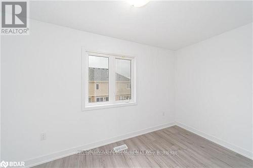 45 HAY LANE , Barrie, Ontario L9J 0T6 4