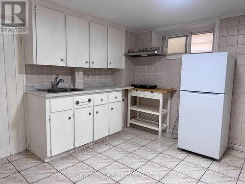 LOWER - 415 DELAWARE AVENUE , Toronto, Ontario M6H 2V1 3