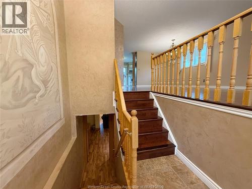 546 COMPTON COURT , Windsor, Ontario N9H 4P7 2