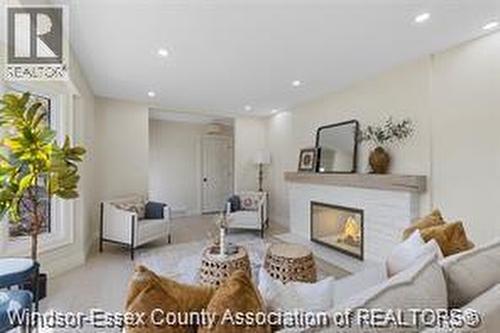 3549 OUELLETTE , Windsor, Ontario N9E 3M3 4